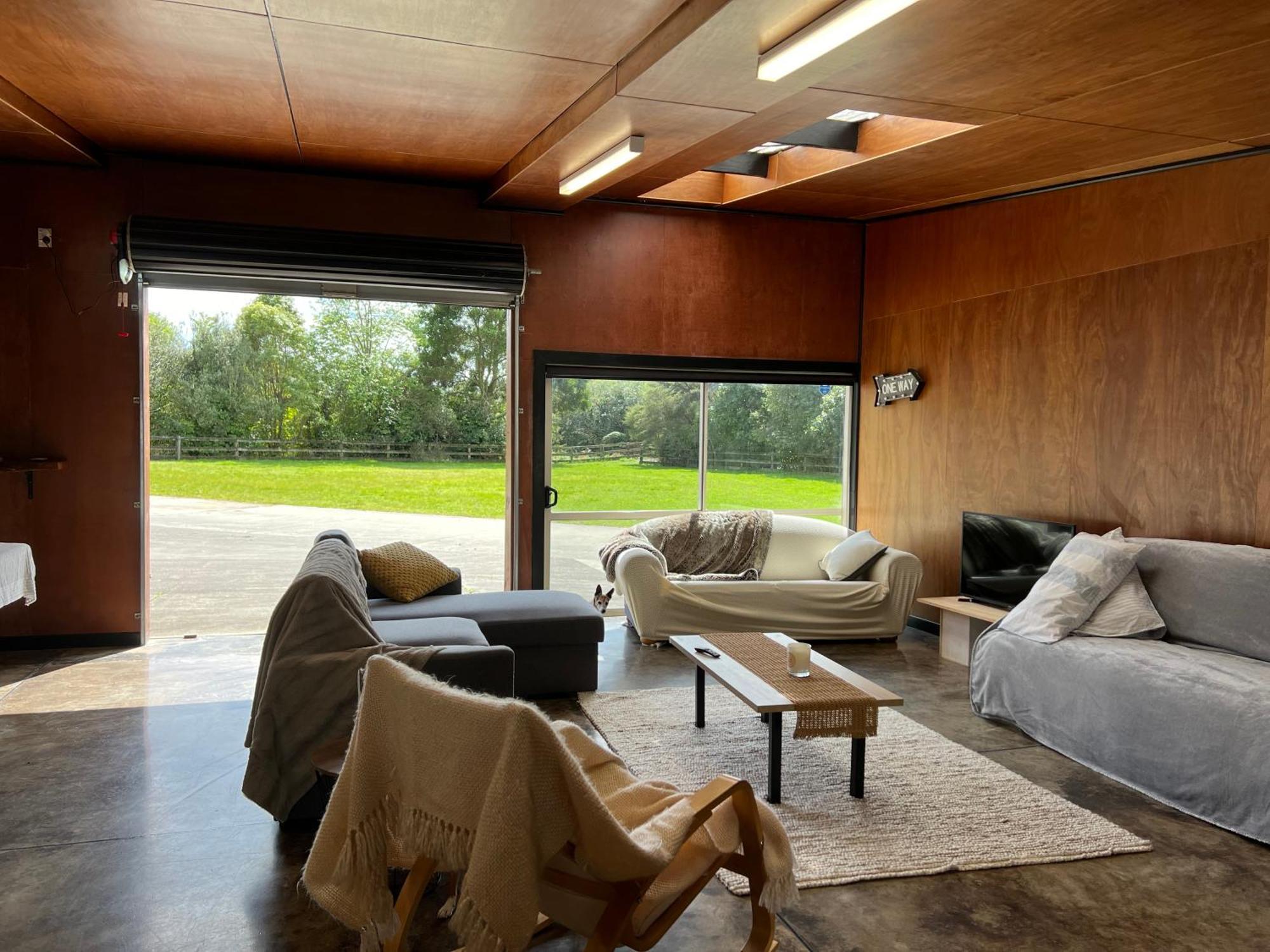 Self Contained Open Shed Space Wainui  المظهر الخارجي الصورة